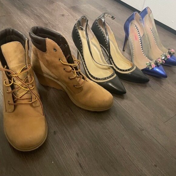 Multiple shoes - Picture 1 of 4